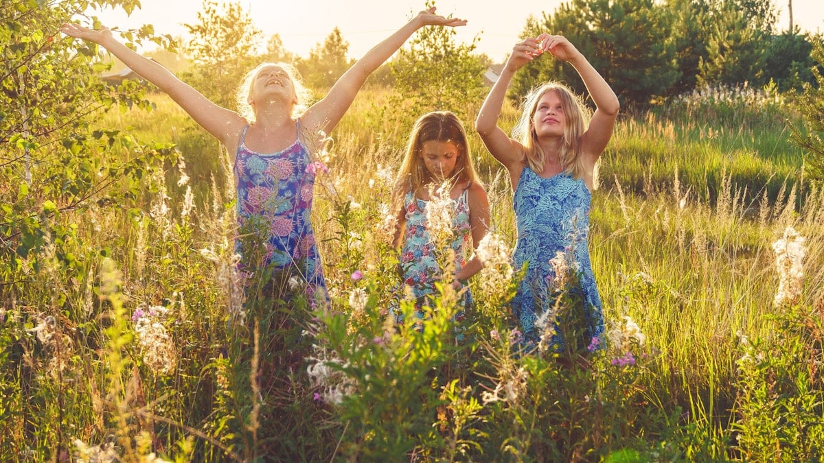girls celebrate freedom on vacation